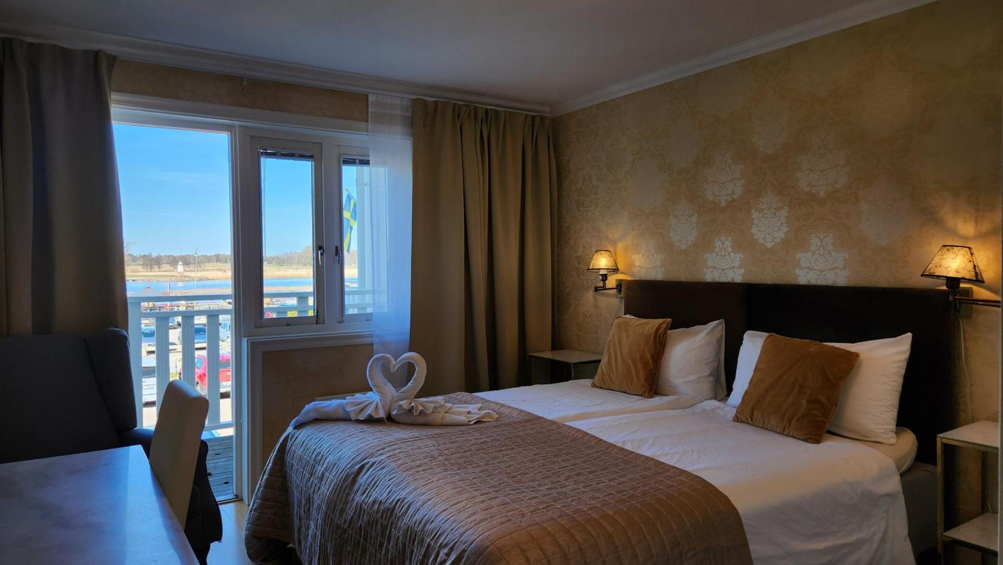 Vaenerport Lakefront Hotell 마리에스태드 외부 사진