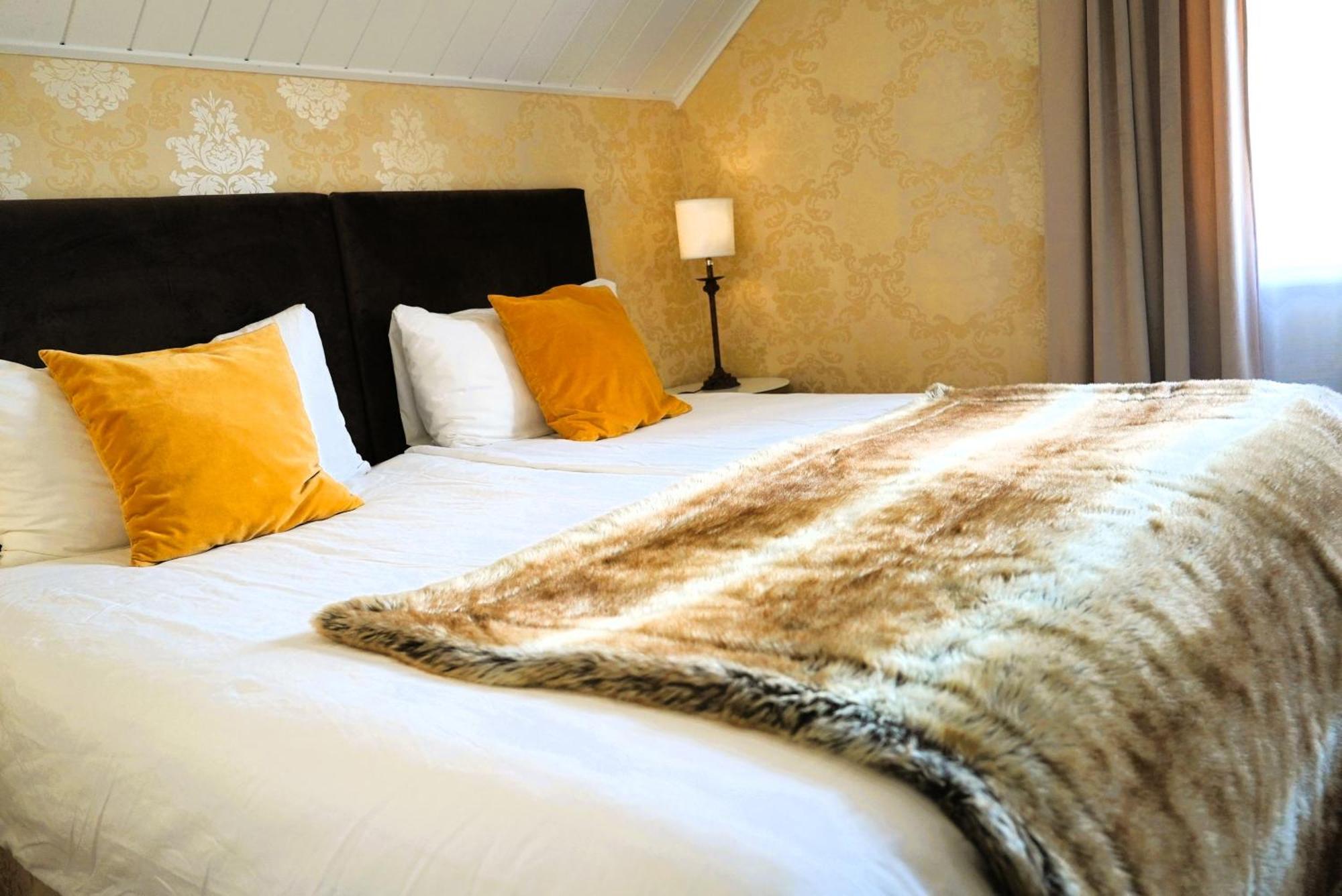 Vaenerport Lakefront Hotell 마리에스태드 외부 사진