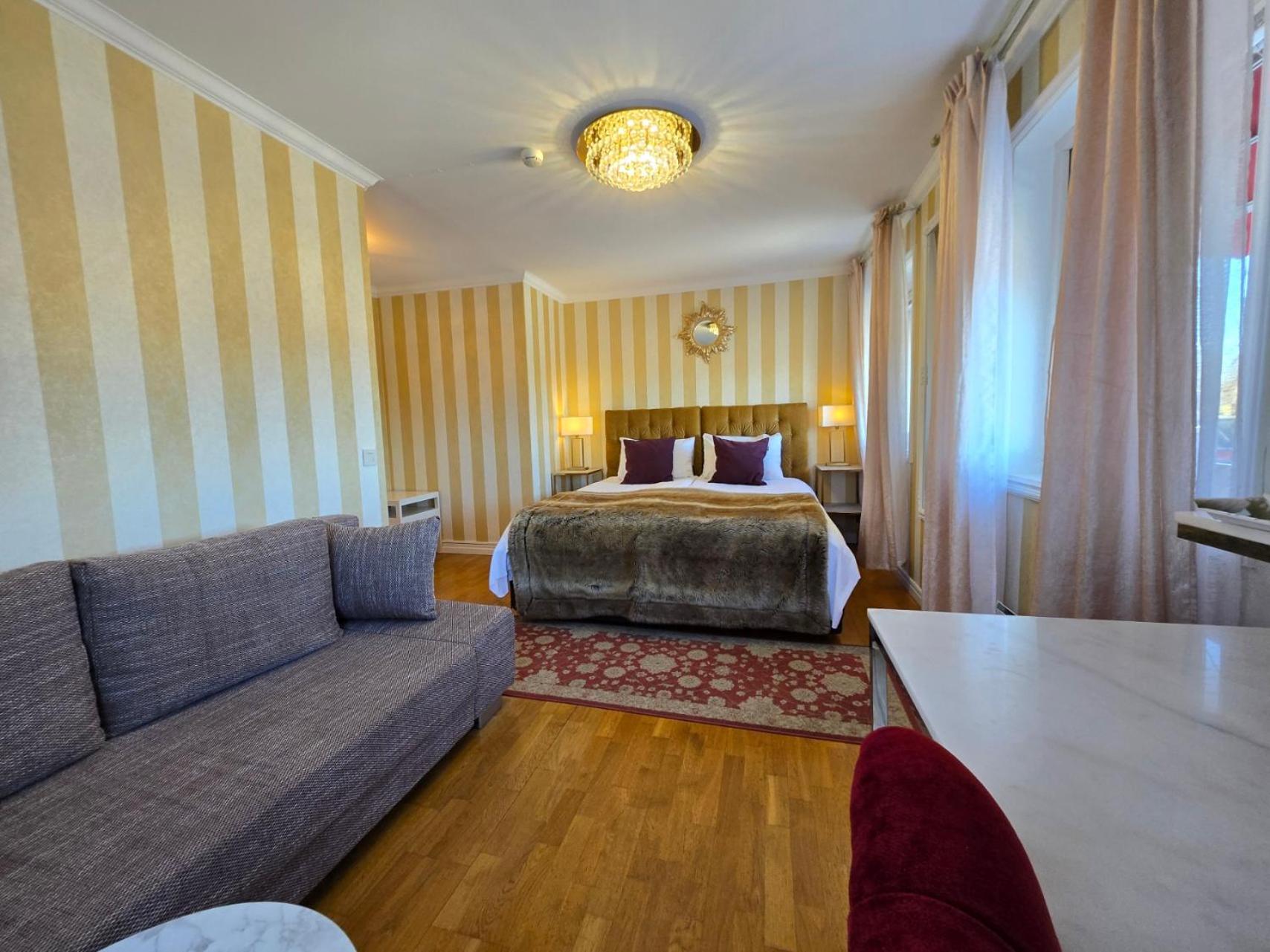 Vaenerport Lakefront Hotell 마리에스태드 외부 사진