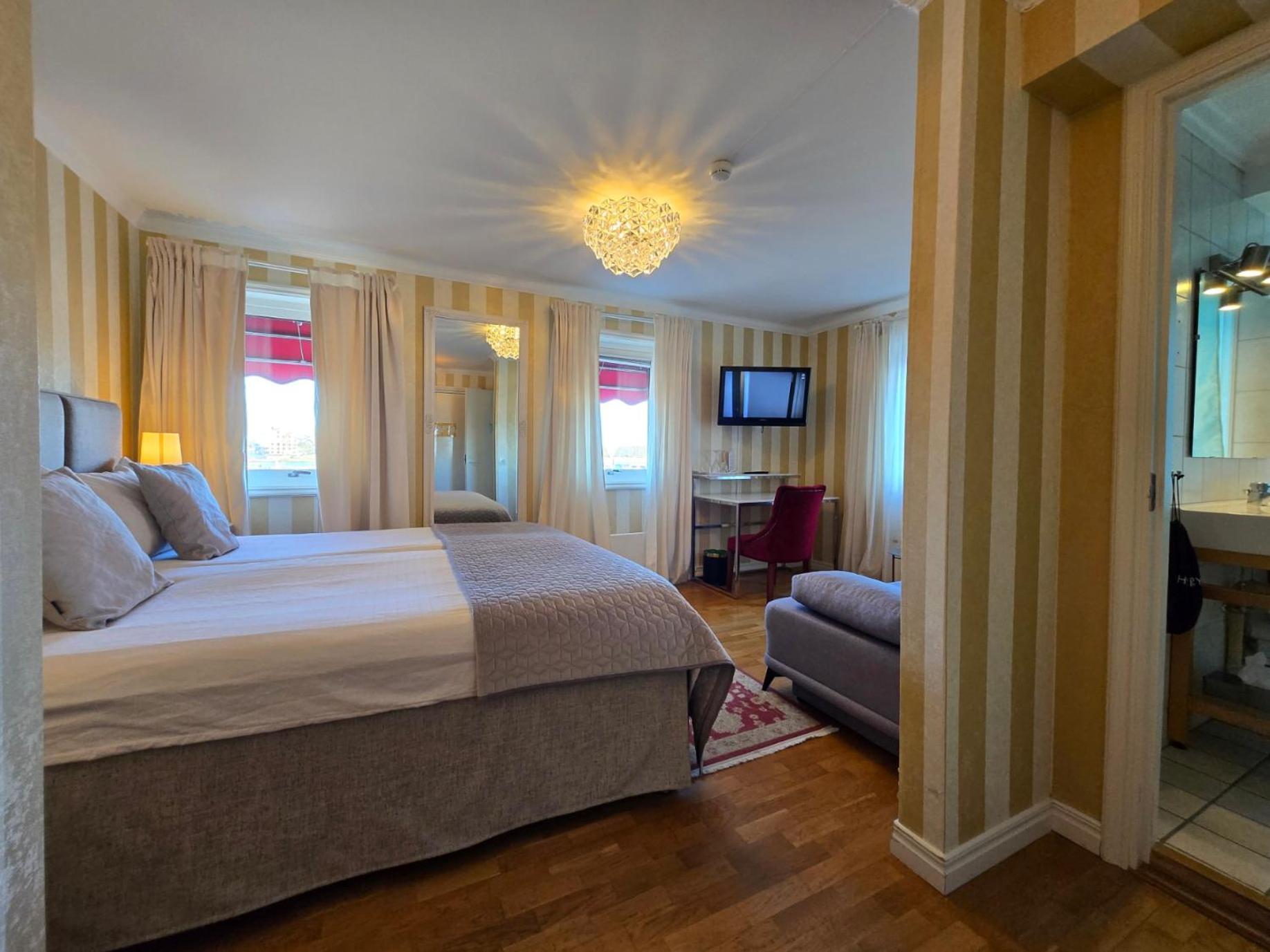 Vaenerport Lakefront Hotell 마리에스태드 외부 사진