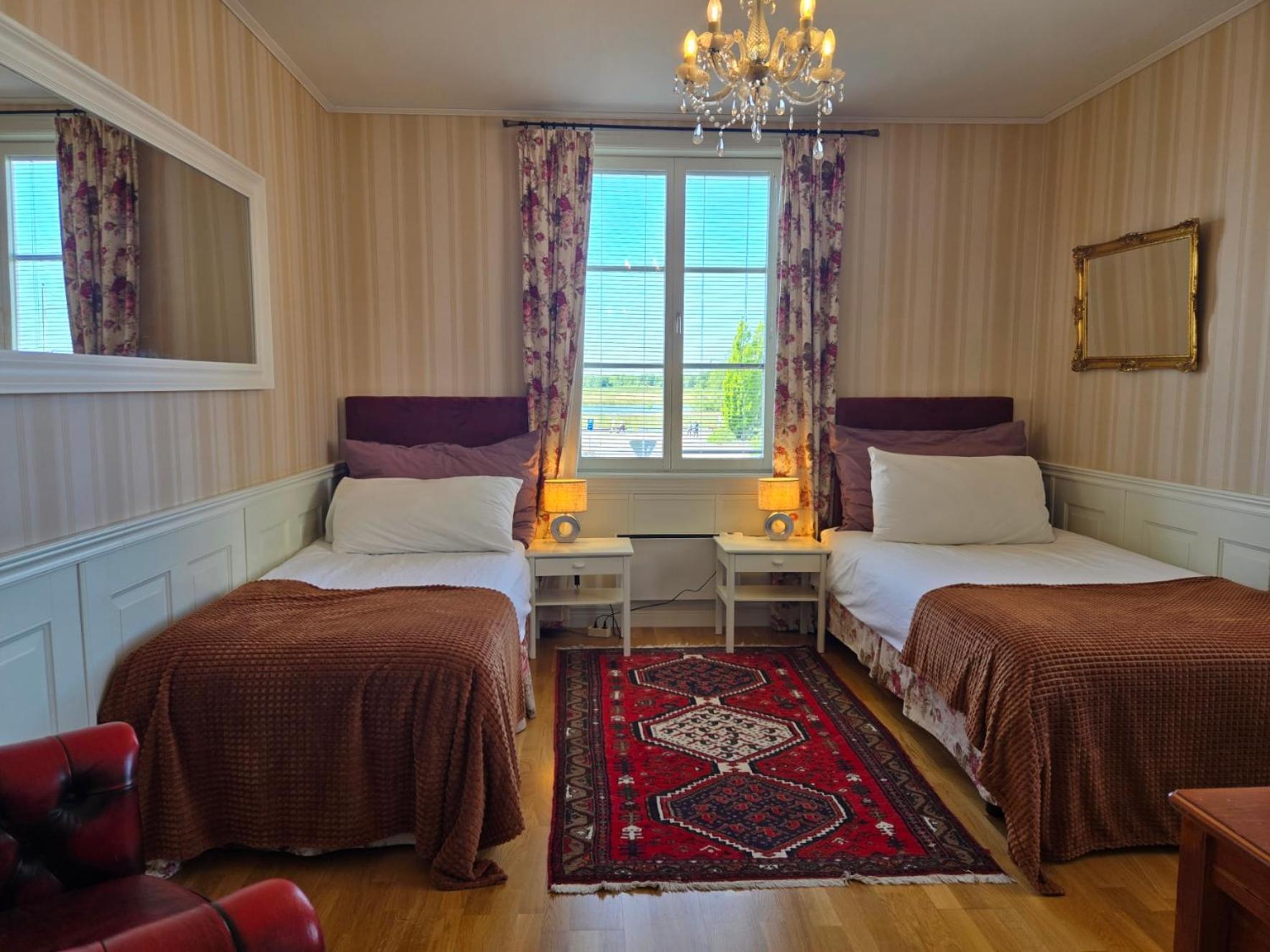 Vaenerport Lakefront Hotell 마리에스태드 외부 사진